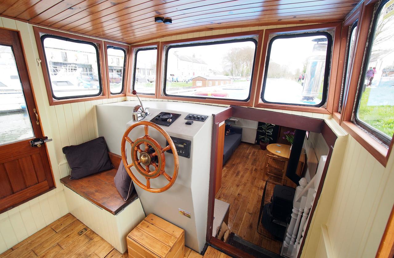 Roisin Dubh Houseboat Hotel Sallins Kültér fotó